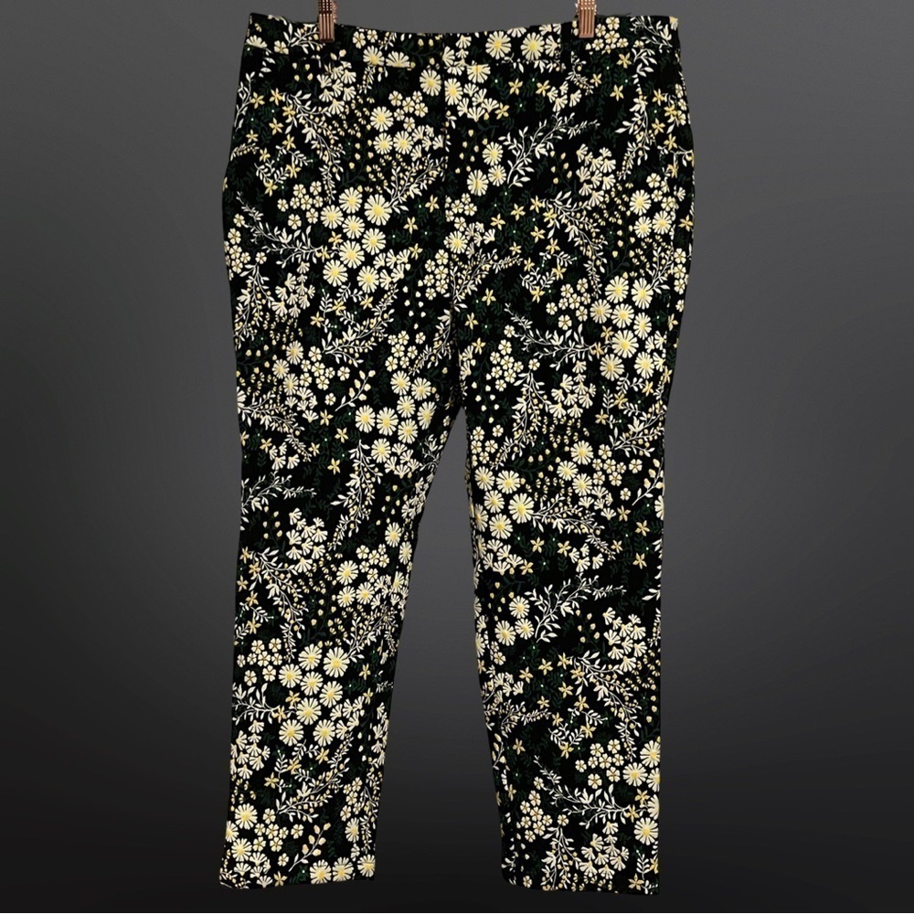 ANTHROPOLOGIE (XL) textured floral pants. Zipper/tab close, pockets,straight leg